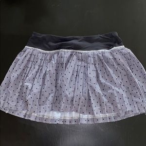 Lululemon women’s black skirt